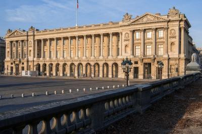 La Couleur Parle Toutes les Langues  Paris 8me