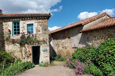 La cour du vieux cheau  Mouchamps