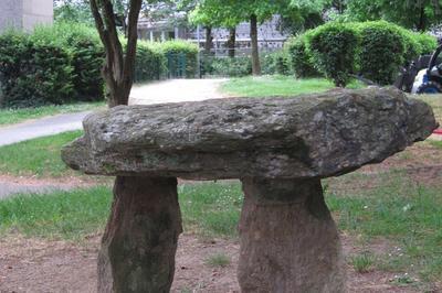 La fabuleuse histoire du dolmen du breil  Nantes