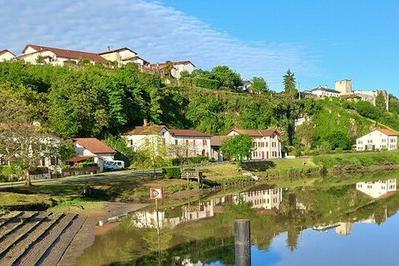 Le Port, la Bourgade et son chteau  Guiche