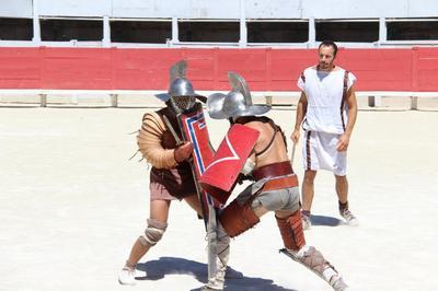 Les Gladiateurs Romains dans l'Amphithtre  Arles