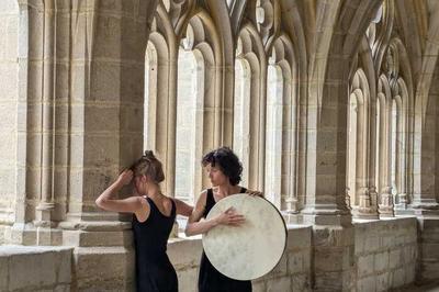 Les Murs / Danse contemporaine et chant dans le clotre de l'abbaye de La Chaise-Dieu  La Chaise Dieu