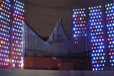 Levez les yeux ! Dcouverte d'un gant inconnu : un orgue et son glise  Caen