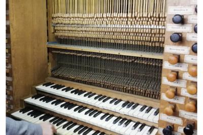 Monte  la tribune de l'orgue de l'eglise st-martin  Baume les Dames