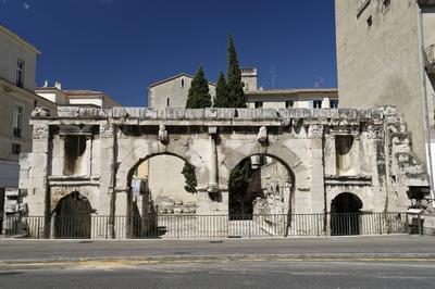 Ouverture D'un Des Derniers Vestiges Du Rempart Romain De Nîmes à Nimes