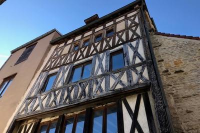 Pan de bois, pans d'histoire : lumières sur une demeure médiévale à Langres