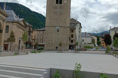 Place de la Cathdrale, Clocher et glise Notre dame  Saint Jean de Maurienne