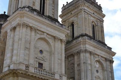 Poussez les portes de la cathdrale Sainte-Marie !  Auch