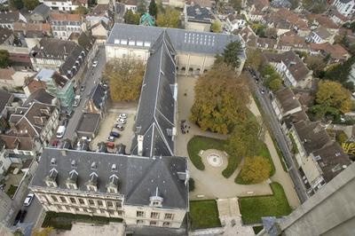 Prsentation de sculptures provenant de l'ancien Couvent des Cordeliers (prison Hennequin)  Troyes