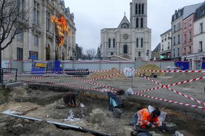 Prsentation des fouilles de la place Jean Jaurs  Saint Denis