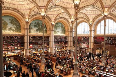 Présentation des métiers de la bibliothèque dans la salle labrouste à Paris 2ème