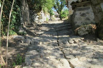 Promenade au coeur du site mdival de Peyrusse le Roc