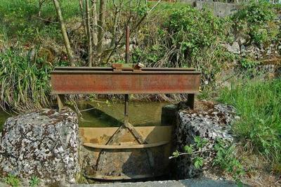 Promenade le long du canal  Cognin