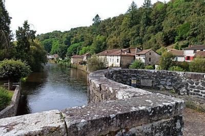 Randonne guide entre Chemin de Saint-Jacques-de-Compostelle, Vienne et chemin de fer (nouveau)  Saint Leonard de Noblat