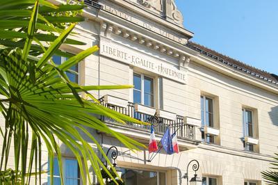 Rencontre avec Mme le Maire  l'Htel de Ville  Pontoise