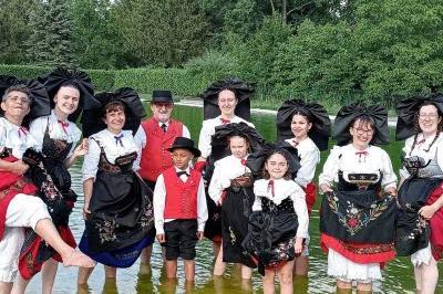 Spectacle de Danse en Costume Traditionnel  Dossenheim sur Zinsel