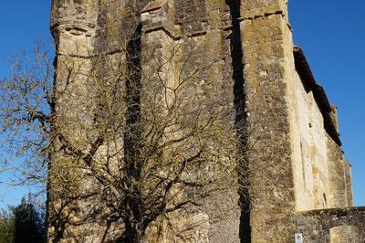 Suivez le guide  la dcouverte de cette glise du XIIe sicle  Castelnau Riviere Basse