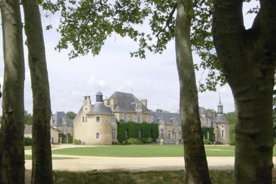 Venez dcouvrir le Logis des Piliers  travers une visite libre !  Fontaine le Comte