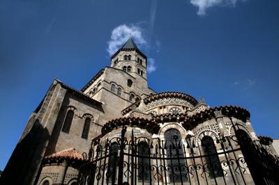 Visite Clermont En Soire: Plein Feu Sur La Basilique Et Cinq Fontaines.  Clermont Ferrand