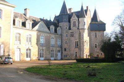 Visite commente des extrieurs du chteau de Maurepart et de ses anciennes curies  Brigne