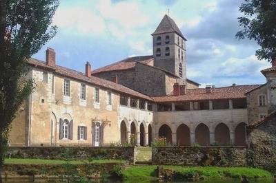 Visite commente des extrieurs du prieur  Saint Jean de Cole