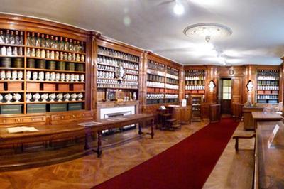 Visite commentée des trois pièces de l'ancienne pharmacie dont le remarquable laboratoire. à Bourg en Bresse