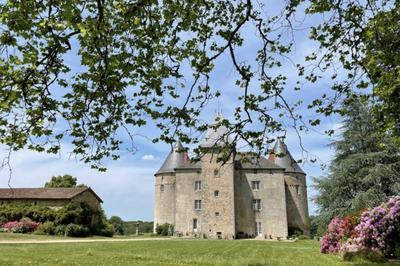 Visite commente du chteau et de la grange mdivale  Champagnac la Riviere