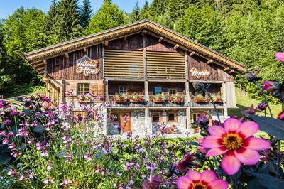 Visite d'un muse sur l'histoire du Reblochon et le Ski  La Clusaz