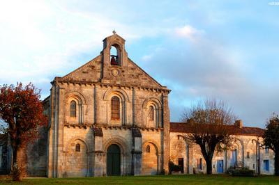 Visite d'un prieur roman saintongeais  Sainte Gemme