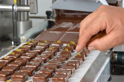 Visite De L'atelier D'une Chocolaterie Artisanale  Partir De La Fve De Cacao.  Bourg de Peage
