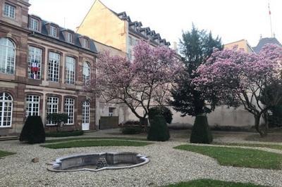 Visite de l'htel de commandement du gouverneur militaire de la ville  Strasbourg