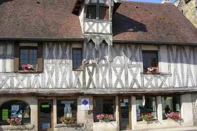 Visite de l'Office de tourisme de Vitteaux et expositions