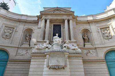 Visite de la fontaine des Quatre-Saisons restaure  Paris 7me