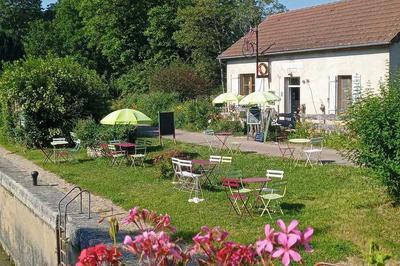 Visite de la maison clusire  Au bistrot du Canal   Chassignelles