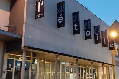 Visite de la salle de projection du cinma l'toile  Saint Medard en Jalles