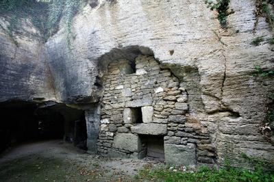 Visite De Troglodytes Et Sarcophages, Le Bestiaire  Imaginaire Du Moyen ge  Dou-en-Anjou
