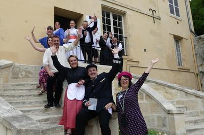 Visite dcale avec la Cie Les Mmpokap  Auvers sur Oise