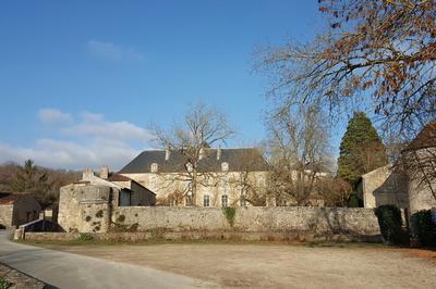 Visite des btiments monastiques de l'abbaye de Nouaill  Nouaille Maupertuis