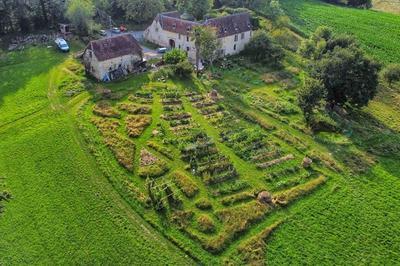 Visite des jardins de la maison Espalanusse accompagne d'un guide  Lucq de Bearn