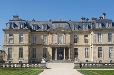 Visite du chteau et de la cour de la ferme  Champs sur Marne