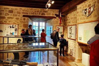 Visite du muse de la Rsistance  Peyrat le Chateau