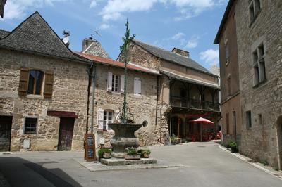 Visite du village de Bournazel avec un guide