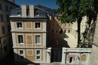 Visite et exposition  la prfecture du Lot  Cahors