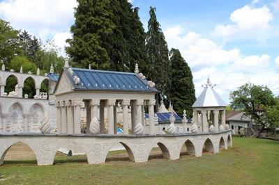 Visite Guidée D'un Parc De Sculptures En Granit, Le Facteur Cheval De La Haute-vienne ! à La Geneytouse