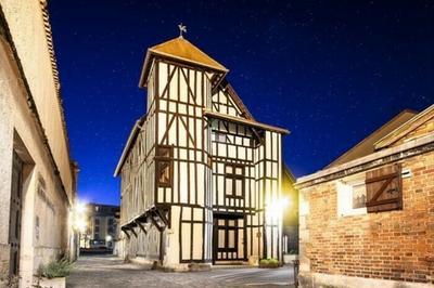 Visite guide d'une trs ancienne maison en pans de bois  Chalons en Champagne