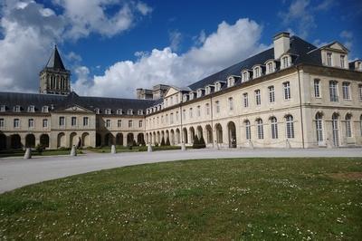 Visite Guide De L'abbaye Aux Dames  Caen