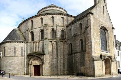 Visite Guide De L'abbaye Sainte-croix  Quimperle