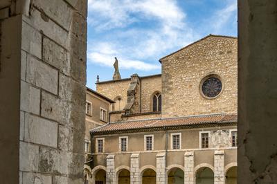 Visite guide de l'ancienne abbaye d'Aniane