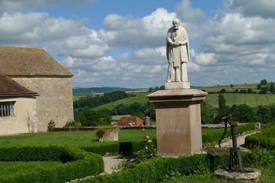 Visite guide de l'apothicairerie et locaux historiques hpital saint sauveur  Moutiers saint Jean