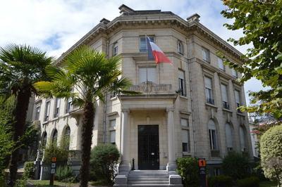 Visite guide de la partie historique de la prfecture  Pau